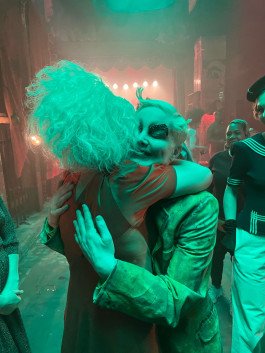  Hugs